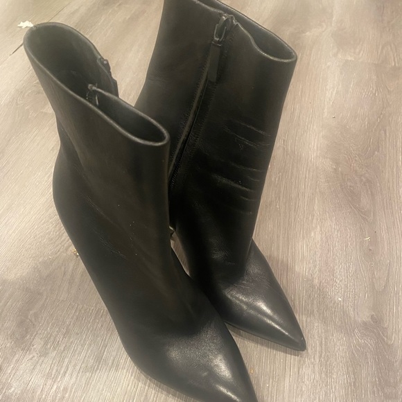 Saint Laurent Opyum Logo Plaque Pointed Toe
Boots - Picture 4 of 5